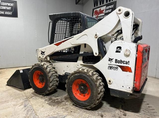 Image of Bobcat S740 equipment image 2