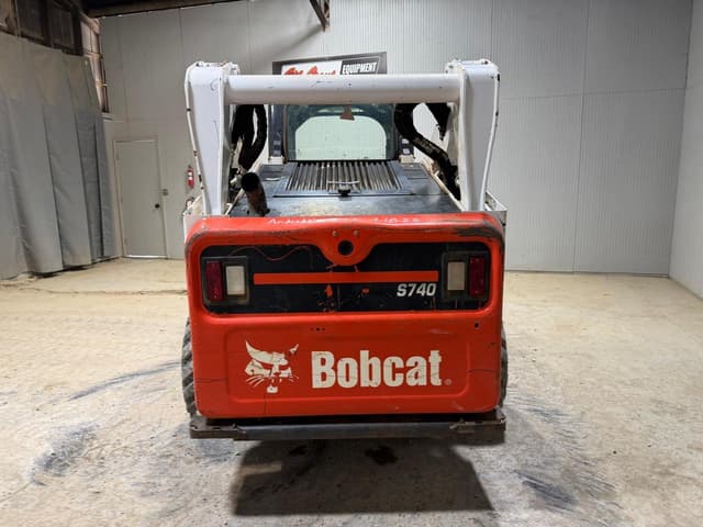 Image of Bobcat S740 equipment image 3