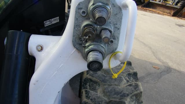 Image of Bobcat S76 equipment image 4
