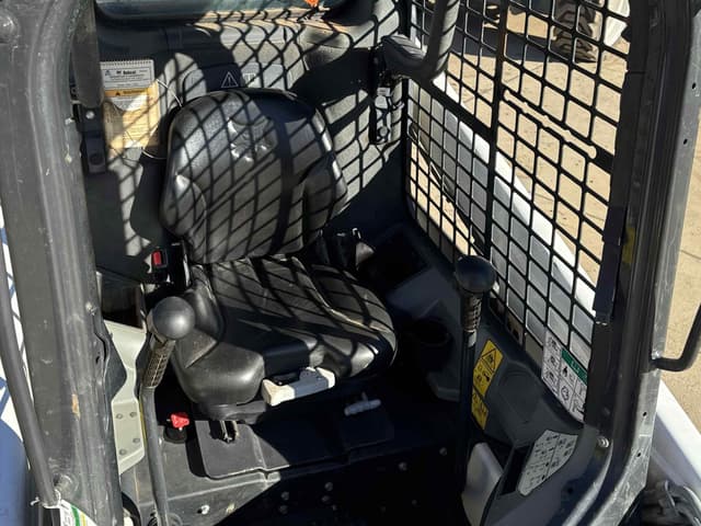 Image of Bobcat T450 equipment image 4