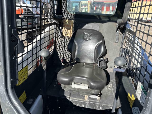 Image of Bobcat T450 equipment image 4