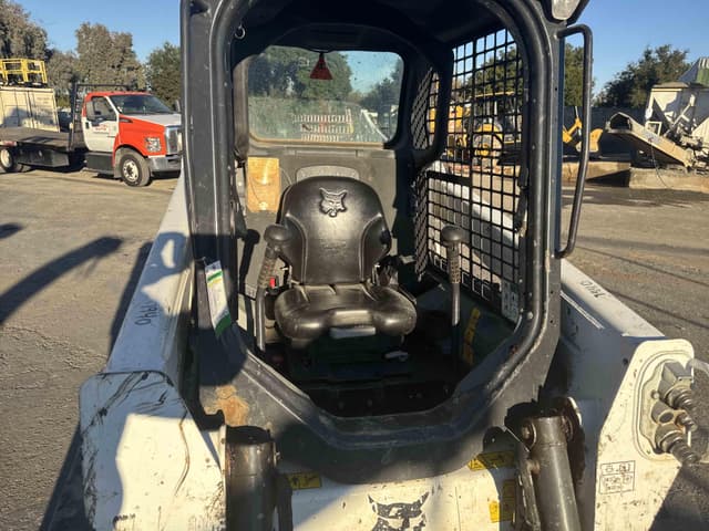 Image of Bobcat T550 equipment image 4