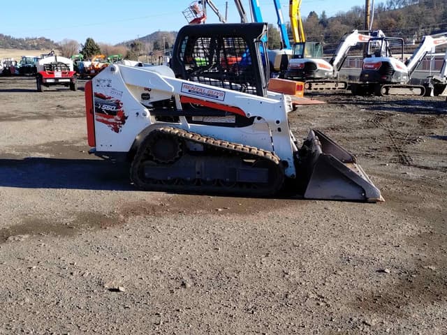 Image of Bobcat T550 equipment image 2