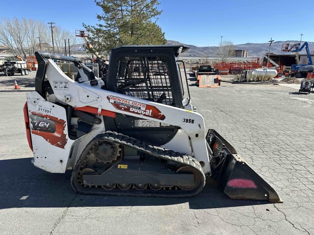 Image of Bobcat T64 equipment image 2