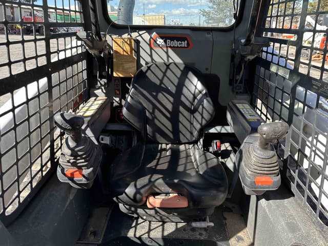 Image of Bobcat T64 equipment image 3