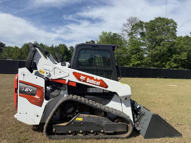 Image of Bobcat T64 equipment image 1