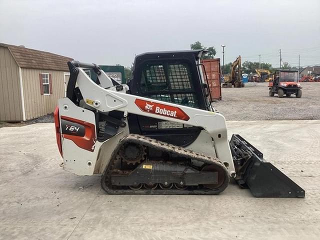 Image of Bobcat T64 equipment image 4