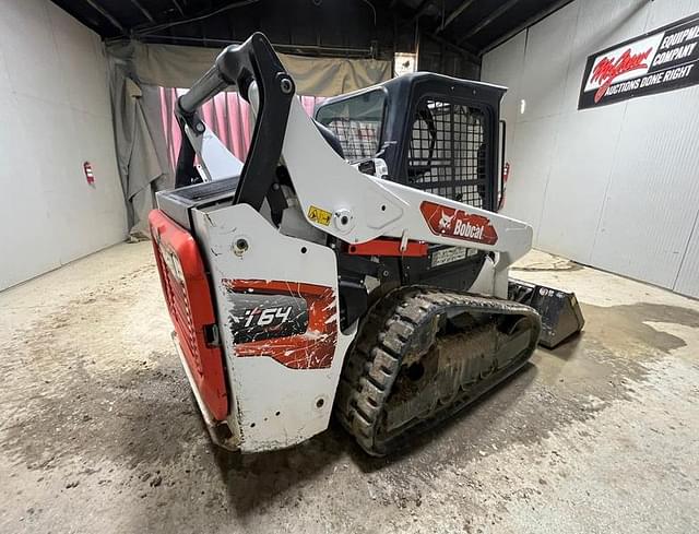 Image of Bobcat T64 equipment image 4