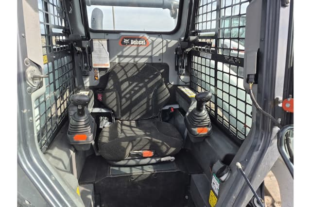 Image of Bobcat T66 equipment image 3
