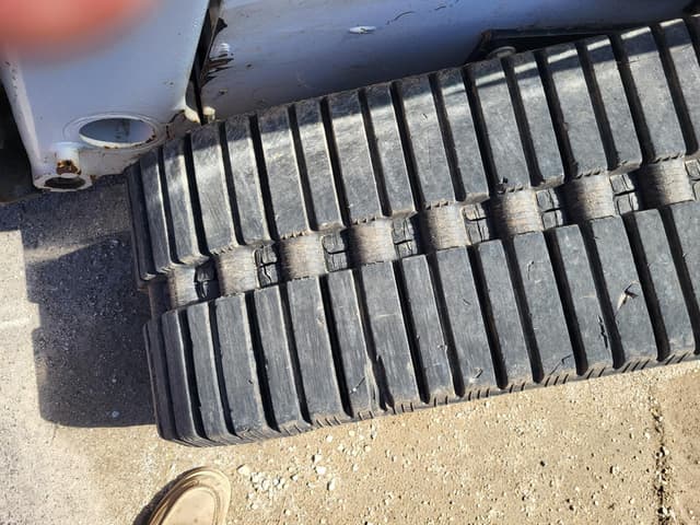 Image of Bobcat T66 equipment image 4