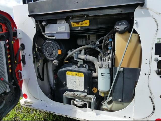 Image of Bobcat T66 equipment image 4