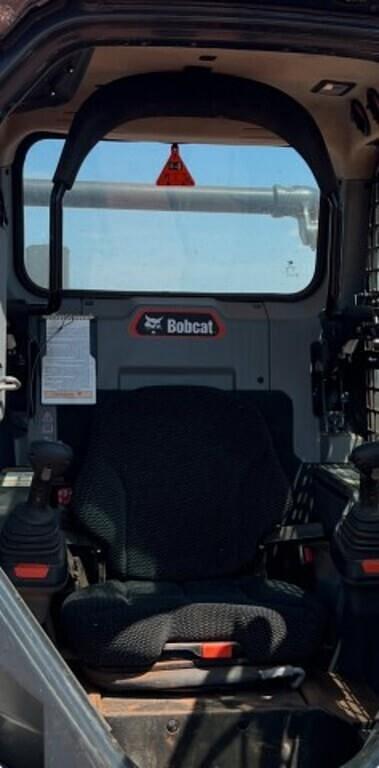 Image of Bobcat T66 equipment image 3