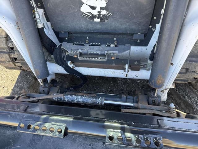 Image of Bobcat T66 equipment image 4