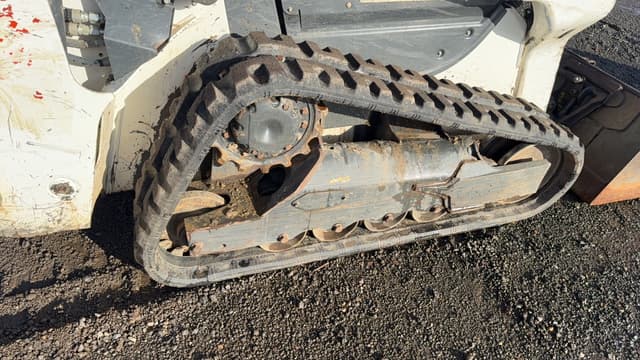 Image of Bobcat T66 equipment image 4