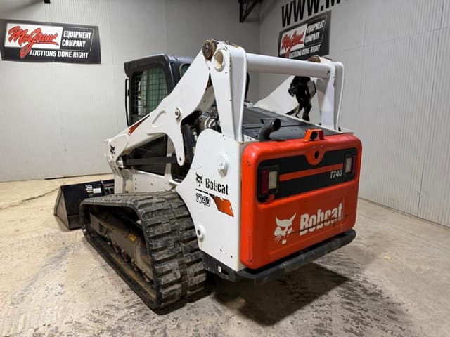 Image of Bobcat T740 equipment image 2