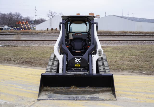 Image of Bobcat T76 equipment image 4