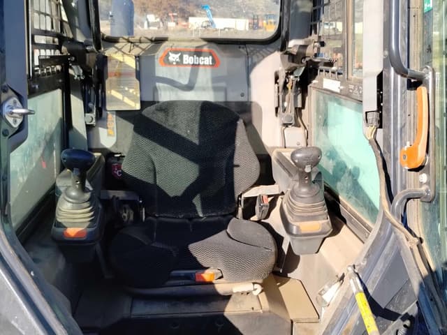 Image of Bobcat T76 equipment image 4