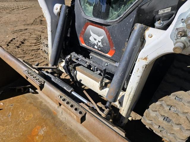 Image of Bobcat T76 equipment image 3