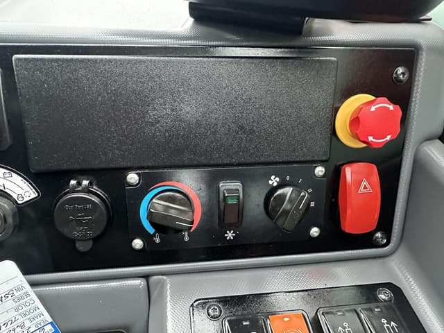 Image of Bobcat TL619 equipment image 4