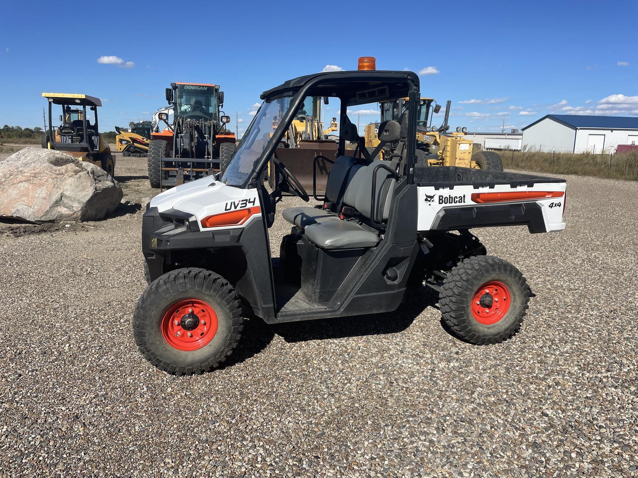 2022 Bobcat UV34 Equipment Image0