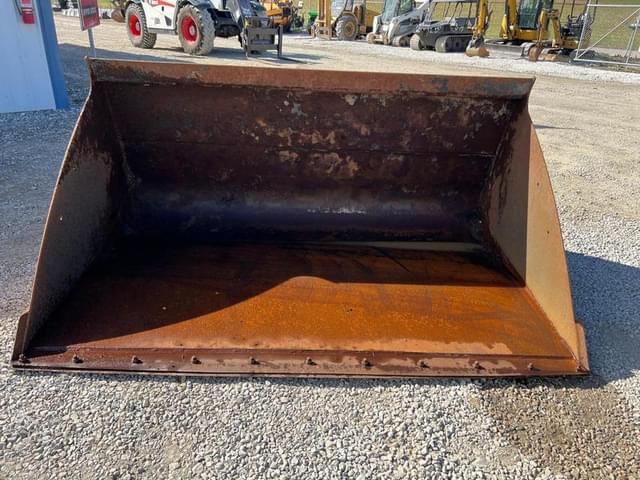 Image of Bobcat V723 equipment image 1