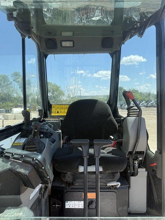 Image of Bobcat E35 equipment image 1