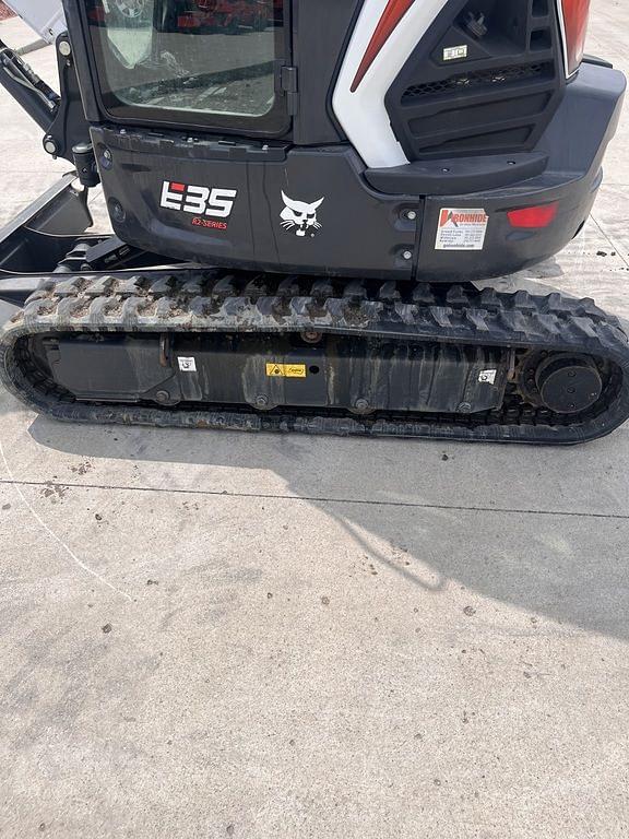 Image of Bobcat E35 equipment image 3