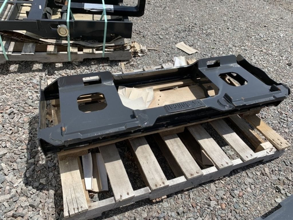 2022 Bobcat Pallet Fork Equipment Image0