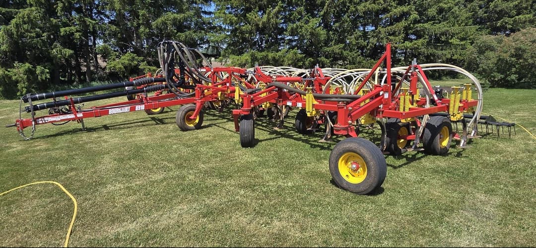 Image of Bourgault 8910 Primary image