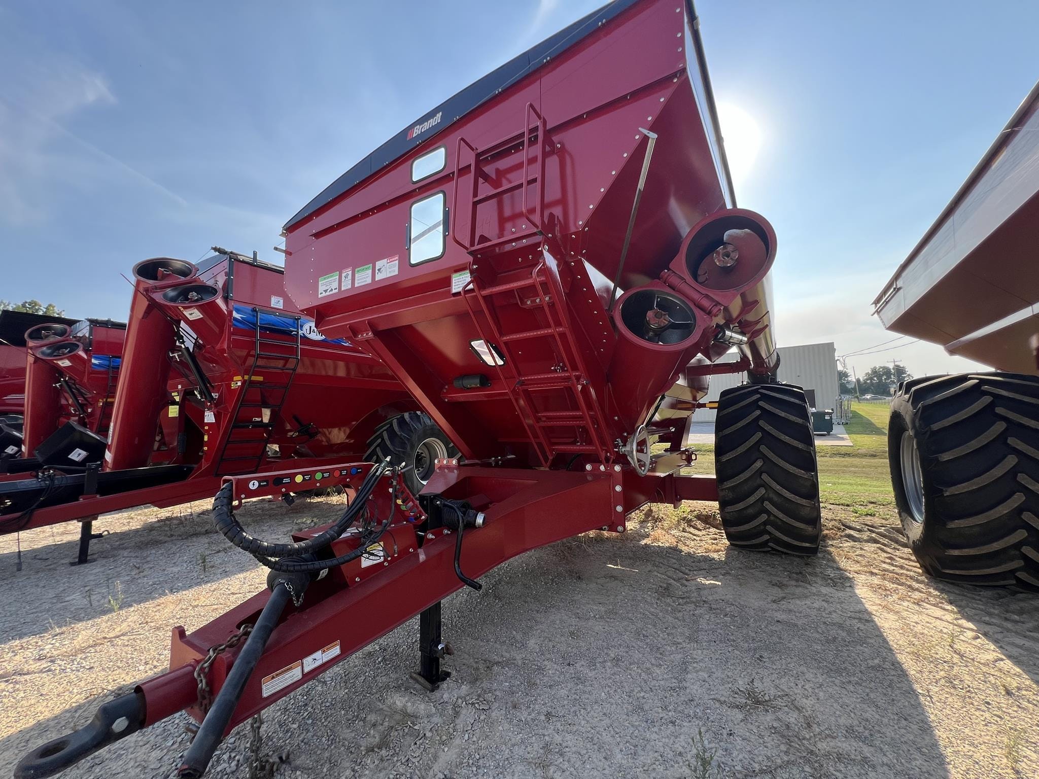 2022 Brandt 1120XT Equipment Image0