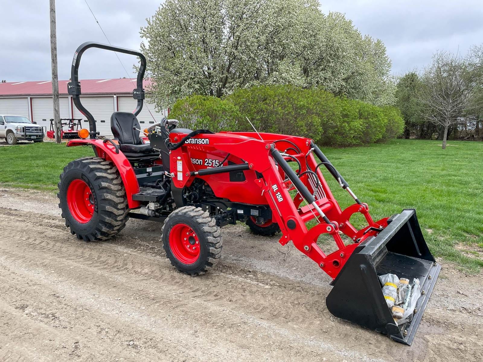 2024 Branson 2515h Equipment Image0