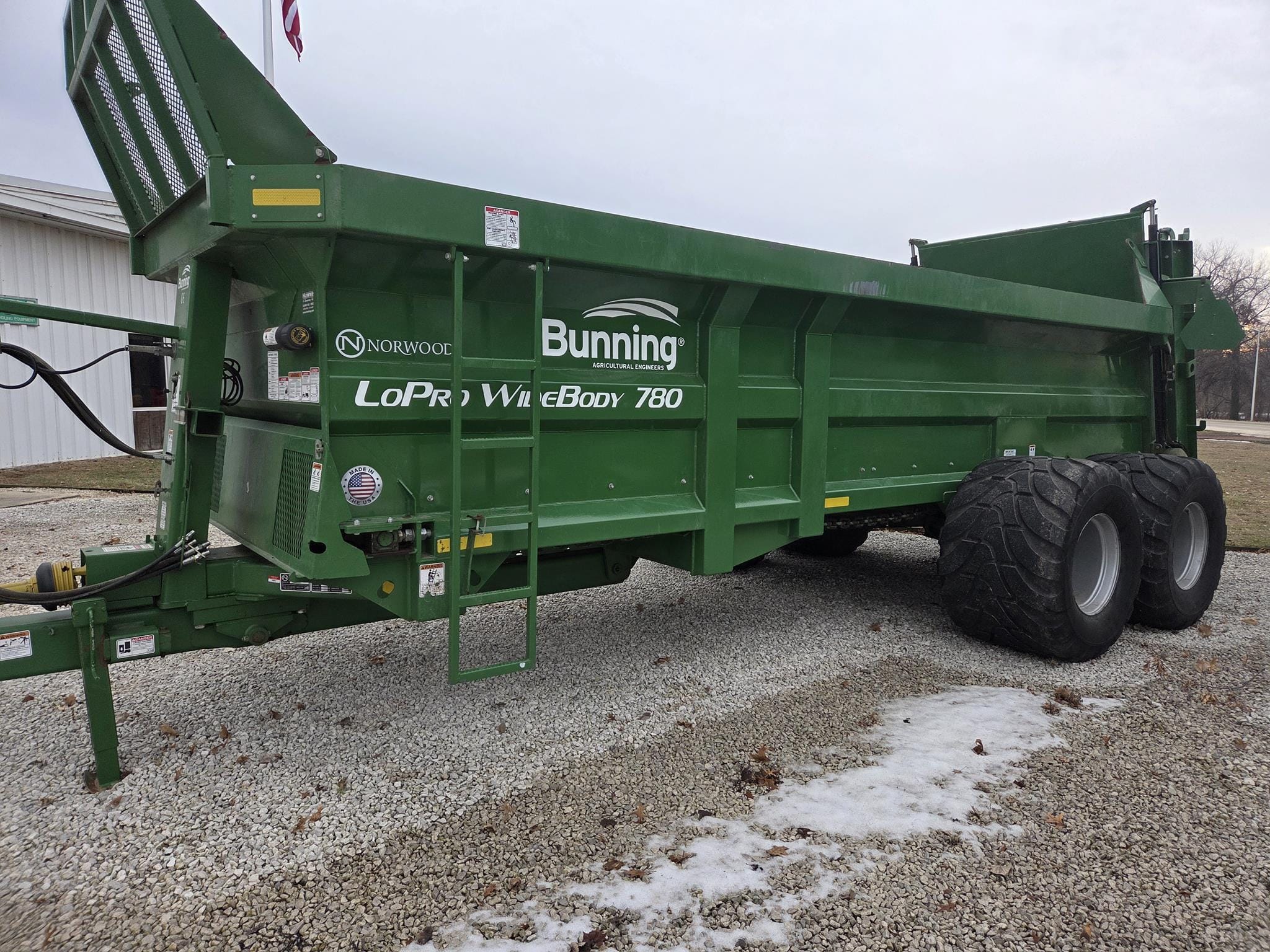 2022 Bunning LoPro Widebody 780 Equipment Image0