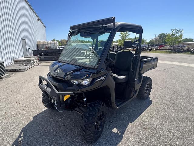 Image of Can-Am Defender HD10 equipment image 1