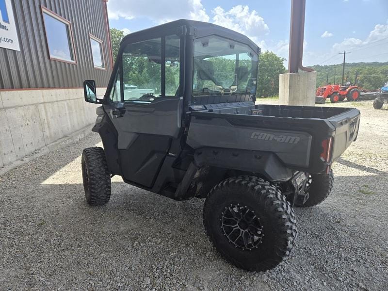 2022 Can-Am Defender HD10 Equipment Image0
