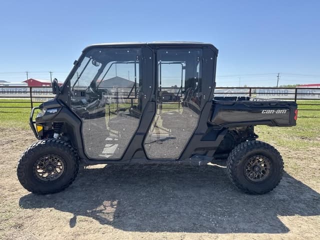Image of Can-Am Defender HD10  Max equipment image 1