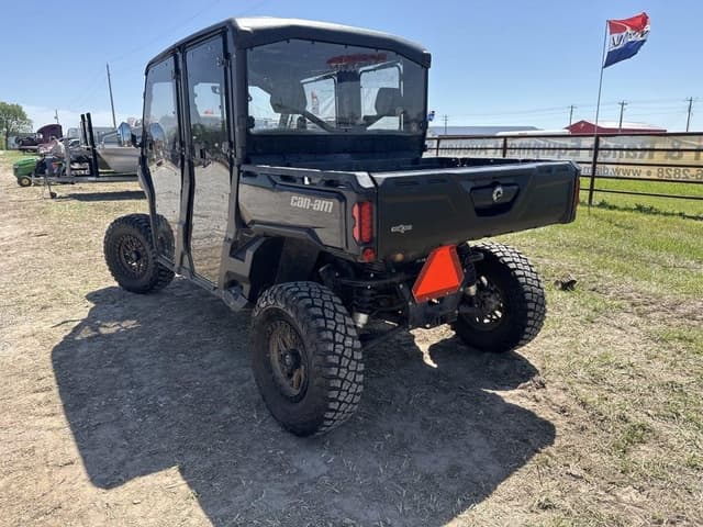 Image of Can-Am Defender HD10  Max equipment image 2