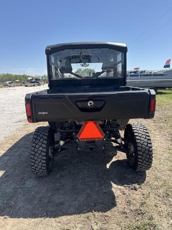 Image of Can-Am Defender HD10  Max equipment image 3