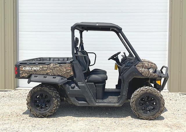 Image of Can-Am Defender XT HD9 equipment image 2