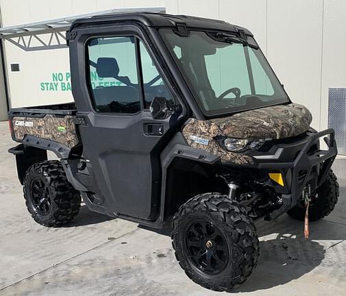 2022 Can-Am Defender Limited HD10 Equipment Image0