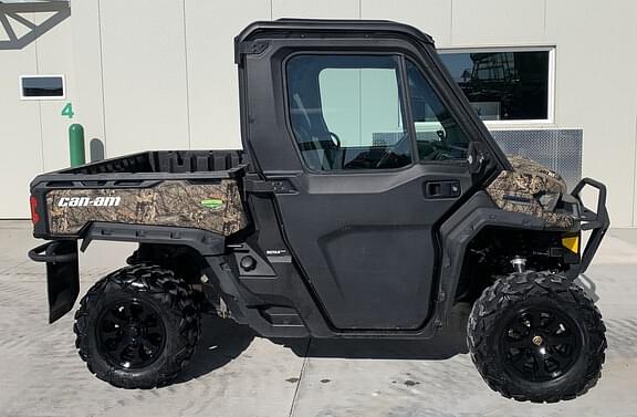 Image of Can-Am Defender Limited HD10 equipment image 1