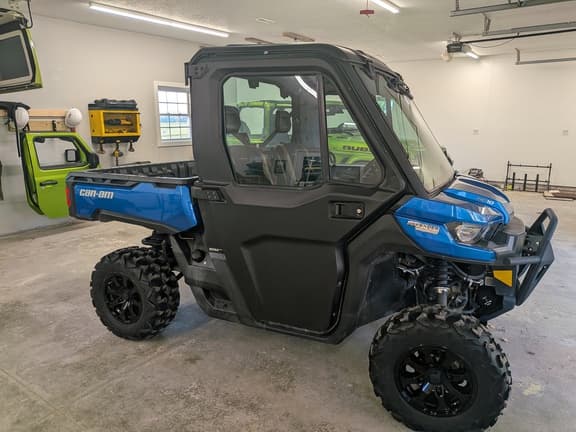 Image of Can-Am Defender Limited HD10 equipment image 1