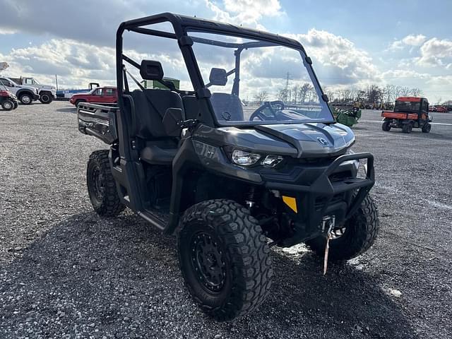 Image of Can-Am Defender XT HD10 equipment image 4