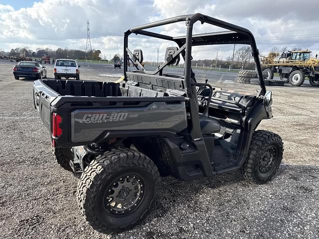 Image of Can-Am Defender XT HD10 equipment image 3