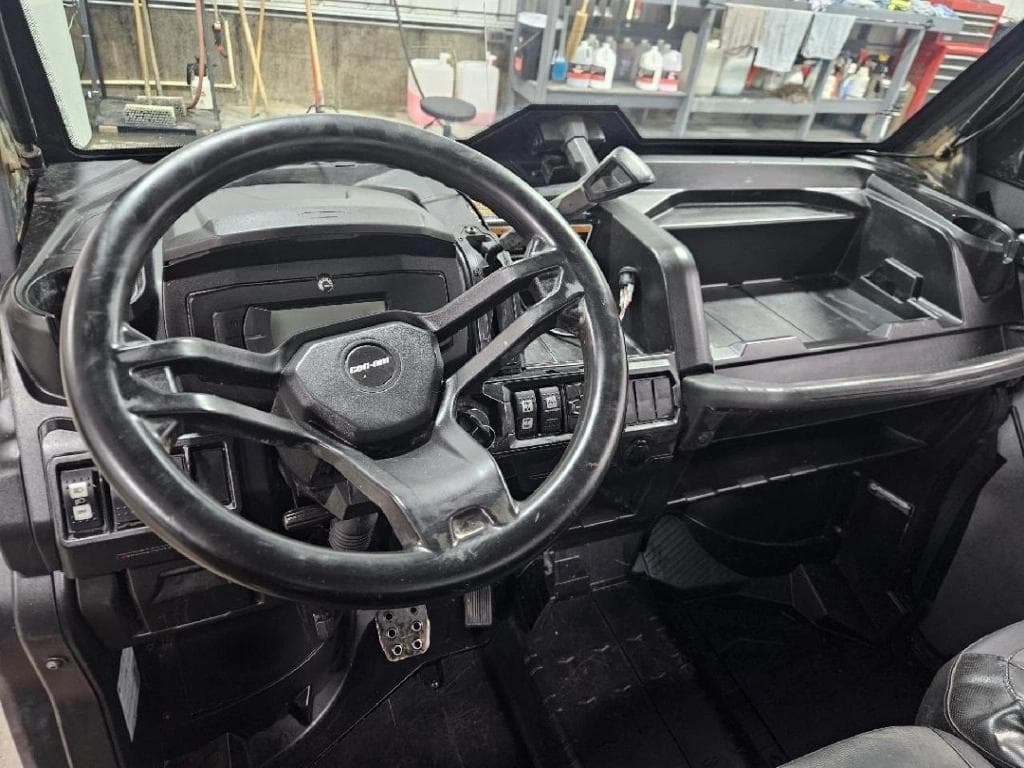 Image of Can-Am Defender XT HD10 Image 1