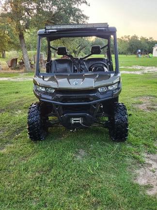 Image of Can-Am Defender XT HD8 equipment image 4
