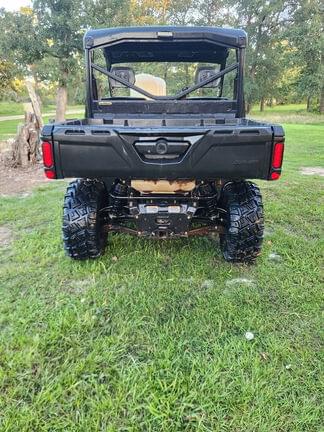 Image of Can-Am Defender XT HD8 equipment image 3