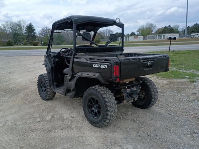 Image of Can-Am Defender XT HD9 equipment image 4