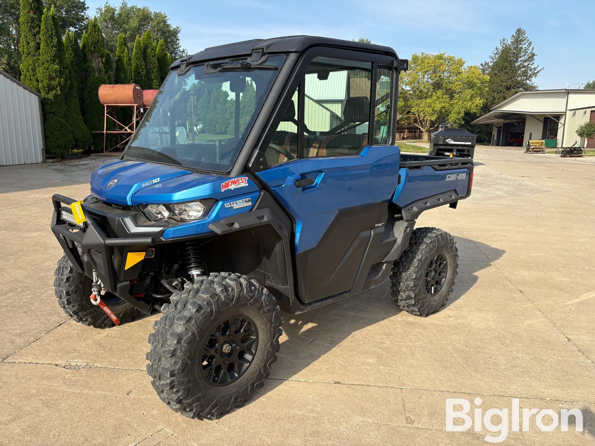 2022 Can-Am HD10 Equipment Image0