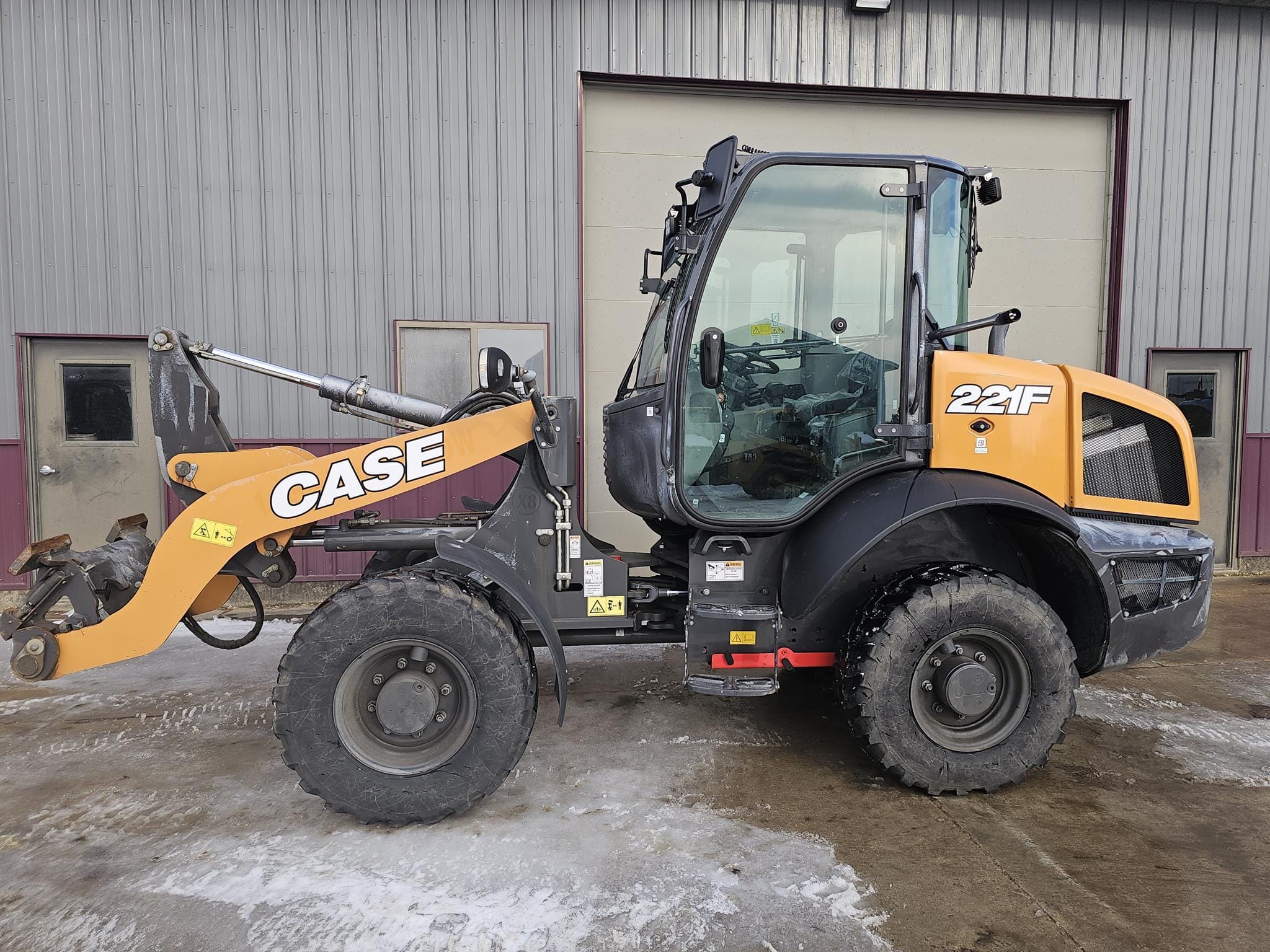 2022 Case 221F Equipment Image0