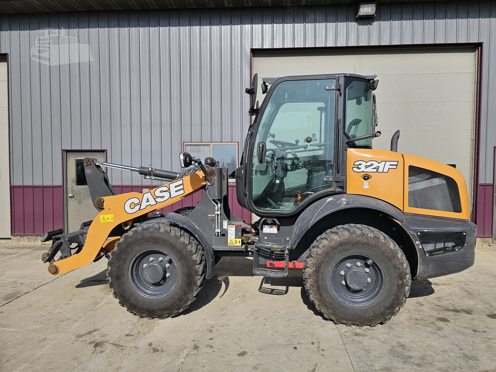 2022 Case 321F Equipment Image0
